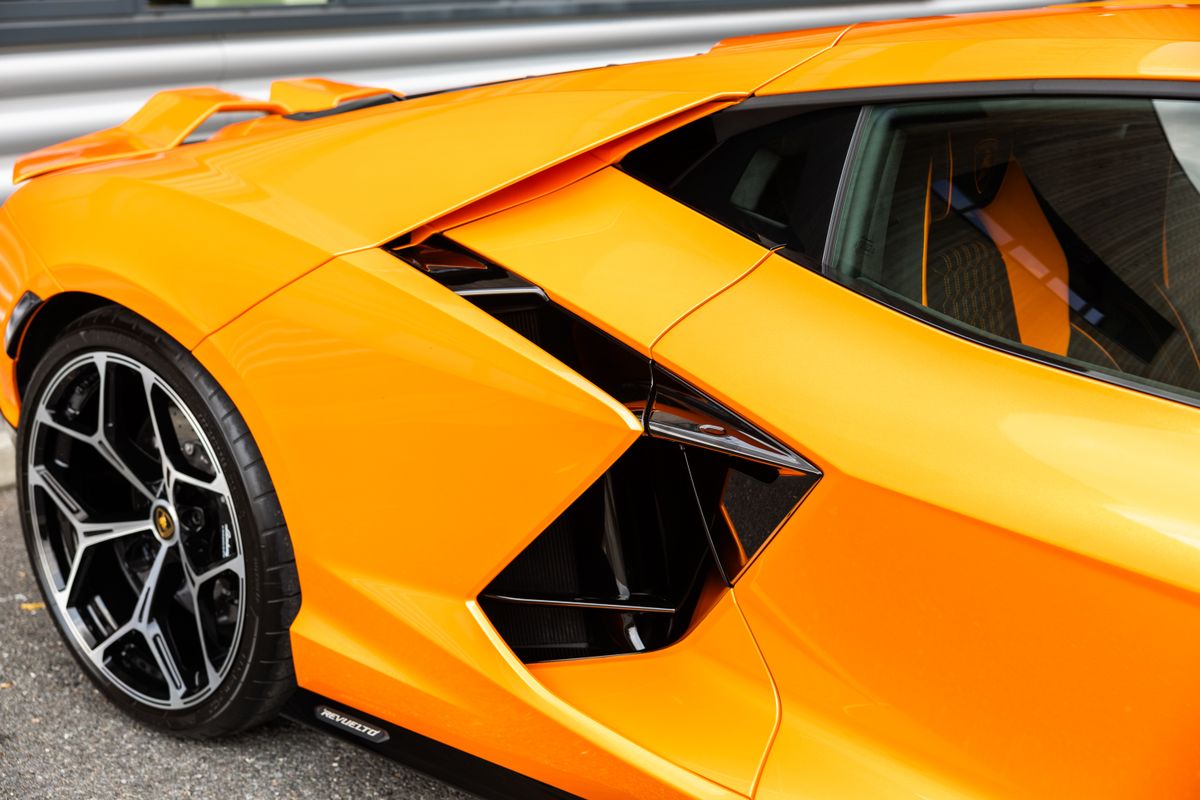 2024 Lamborghini Revuelto