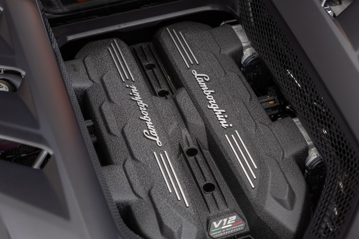 2024 Lamborghini Revuelto