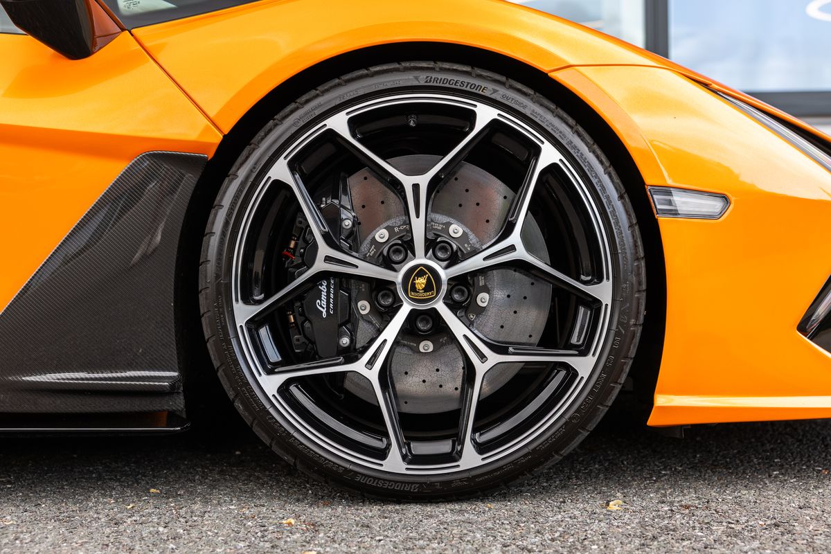 2024 Lamborghini Revuelto