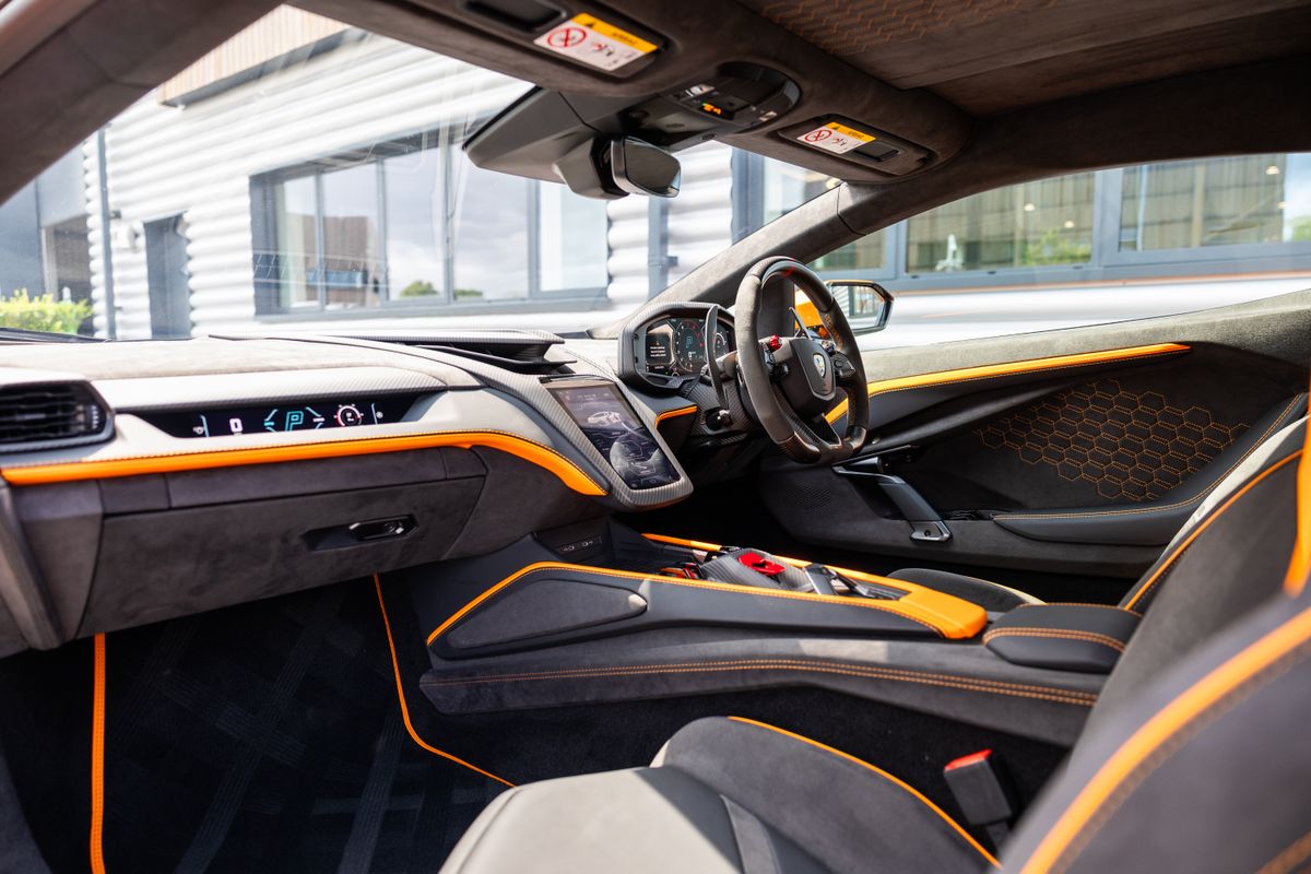 2024 Lamborghini Revuelto