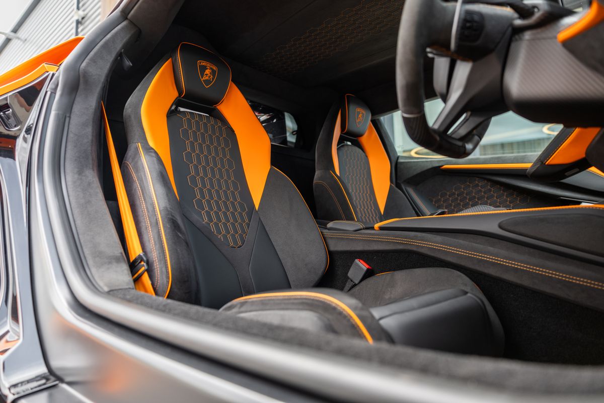 2024 Lamborghini Revuelto