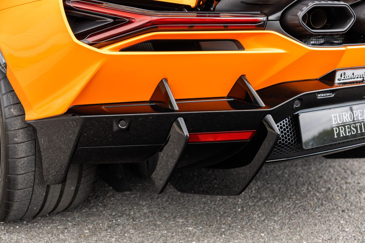 2024 Lamborghini Revuelto