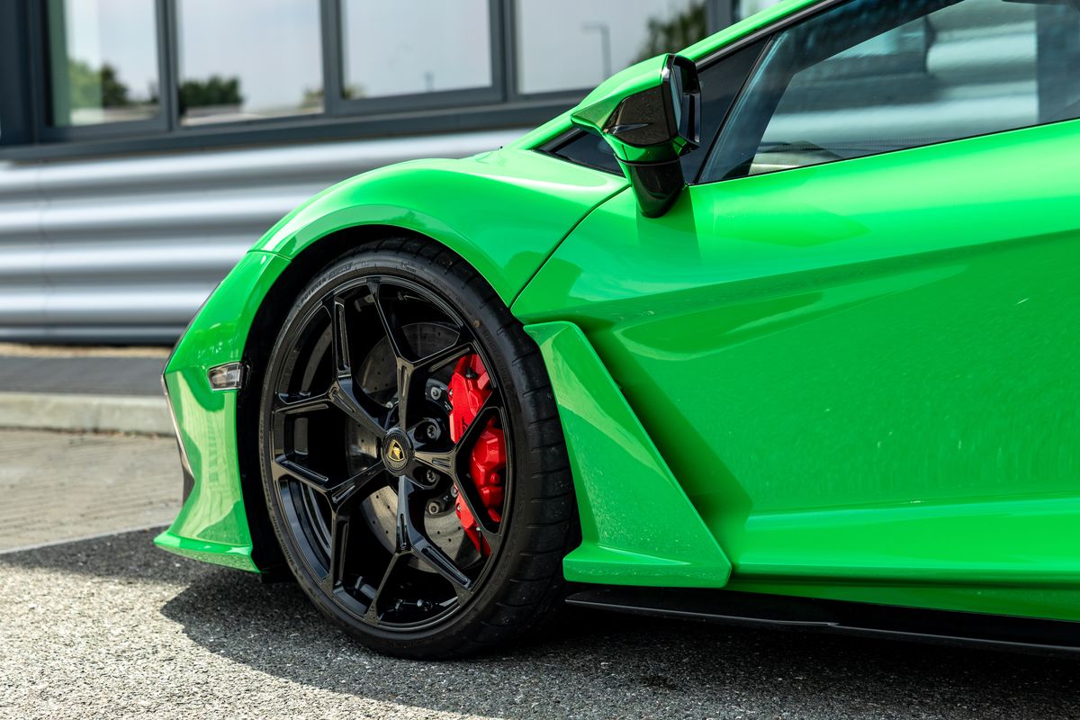 2024 Lamborghini Revuelto