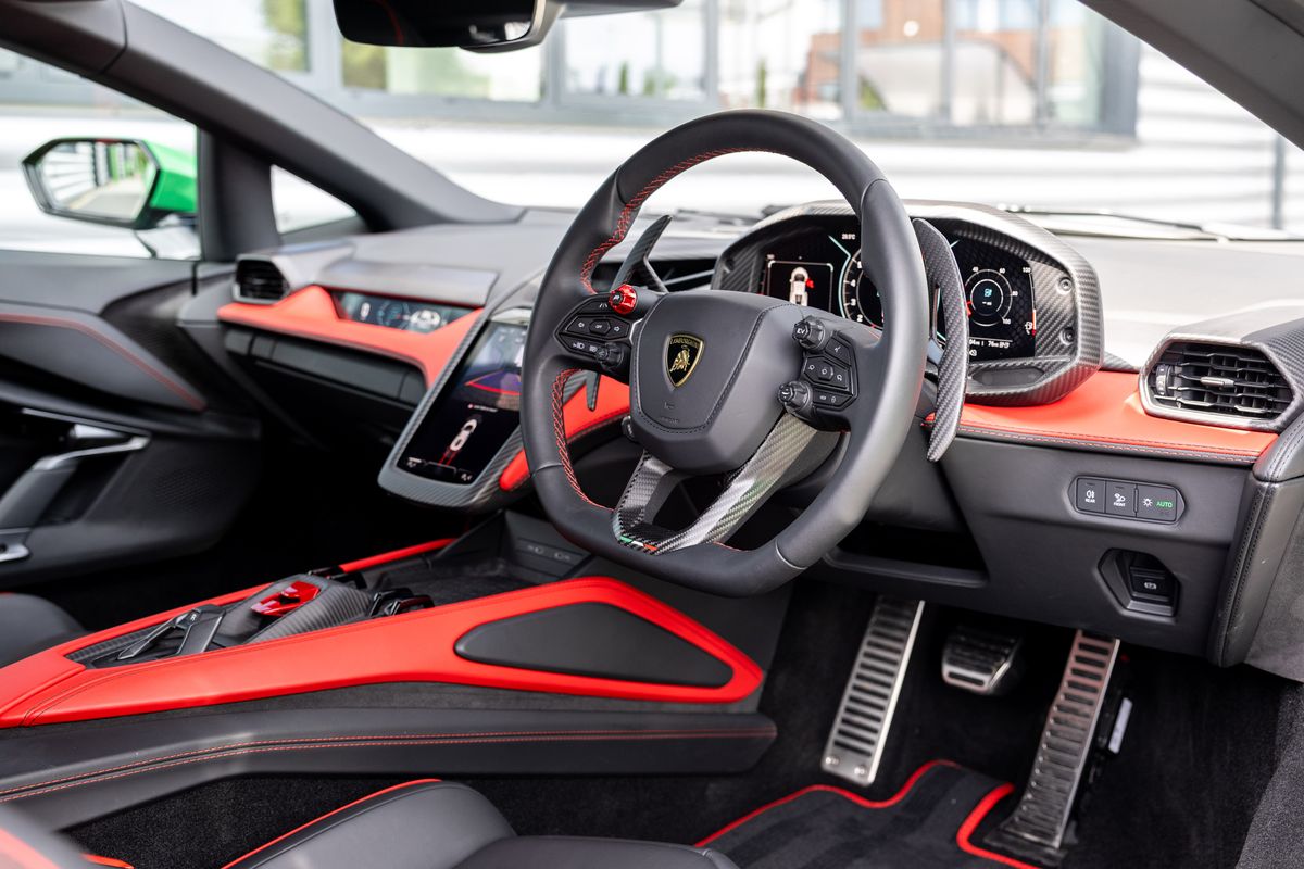 2024 Lamborghini Revuelto
