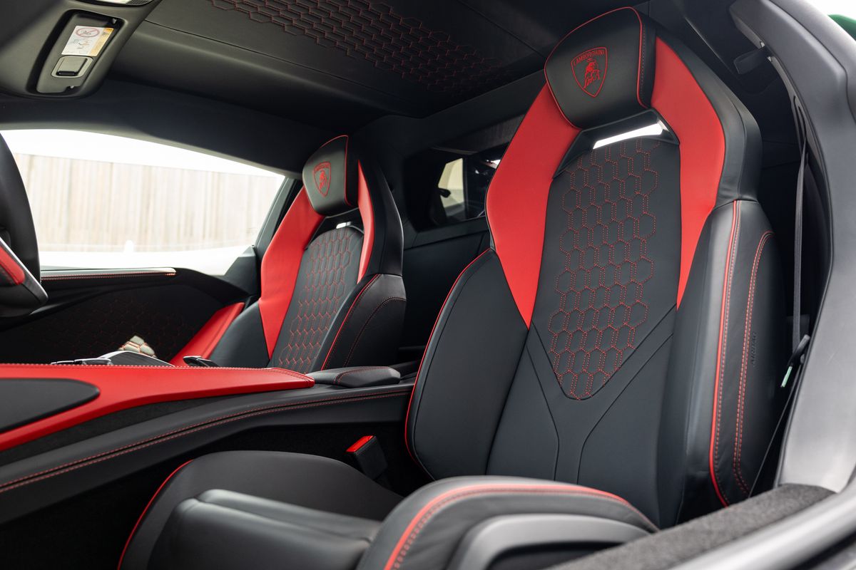 2024 Lamborghini Revuelto