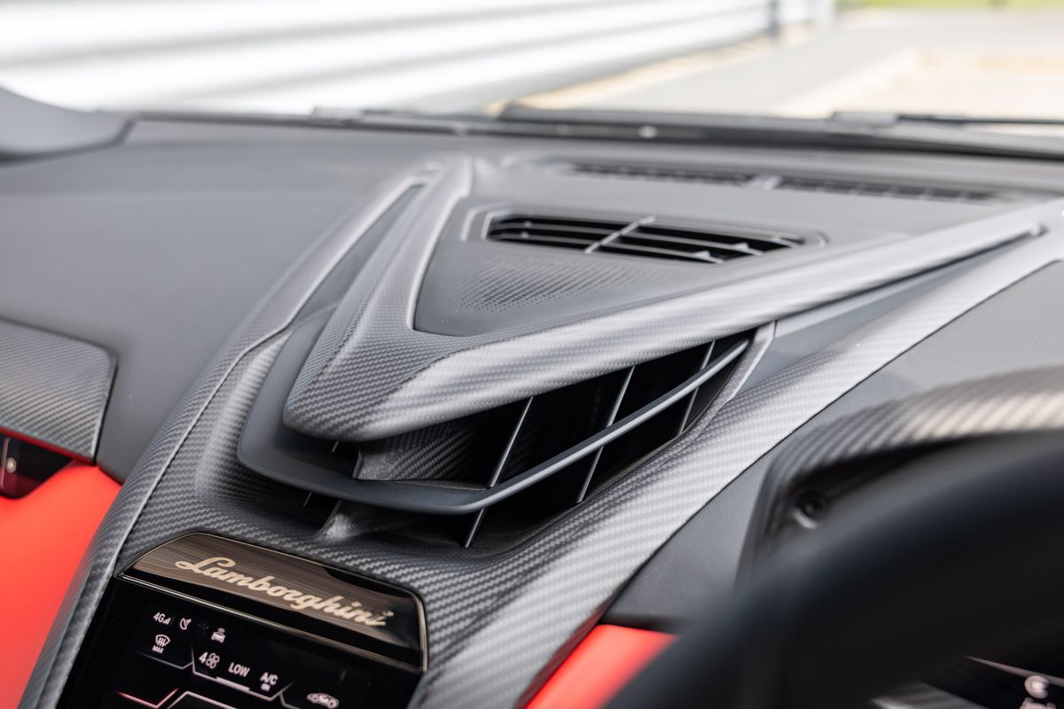 2024 Lamborghini Revuelto