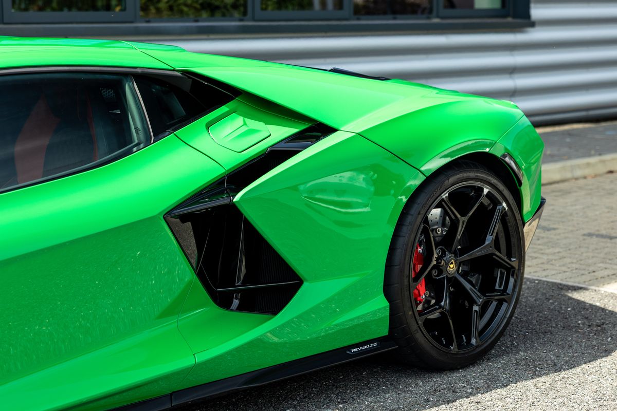 2024 Lamborghini Revuelto