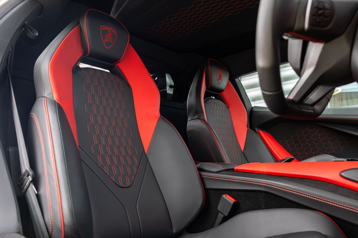 2024 Lamborghini Revuelto