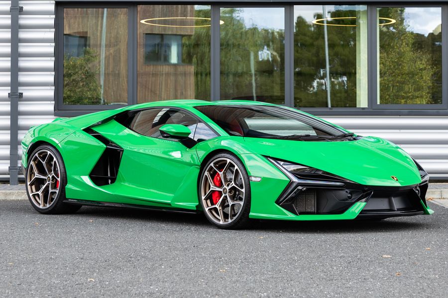Lamborghini Revuelto