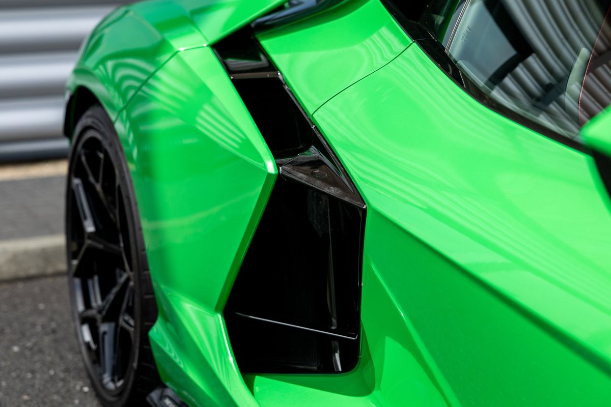 2024 Lamborghini Revuelto