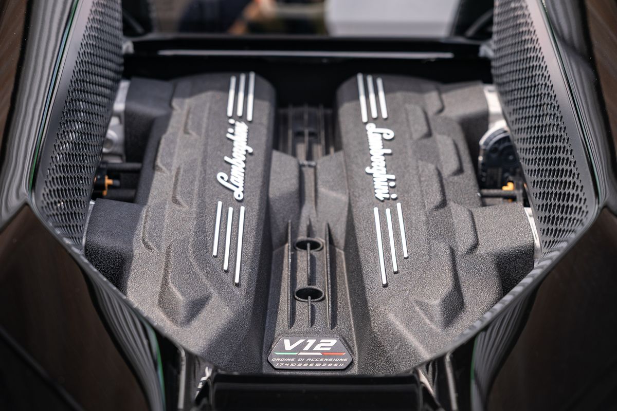 2024 Lamborghini Revuelto