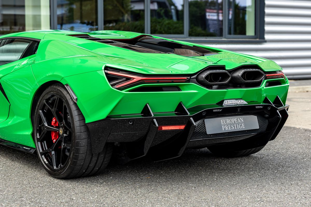 2024 Lamborghini Revuelto
