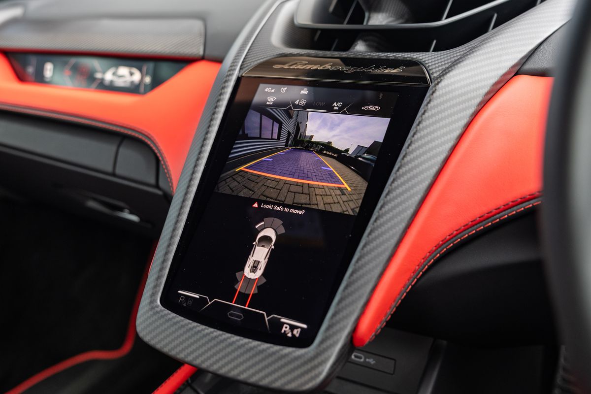 2024 Lamborghini Revuelto