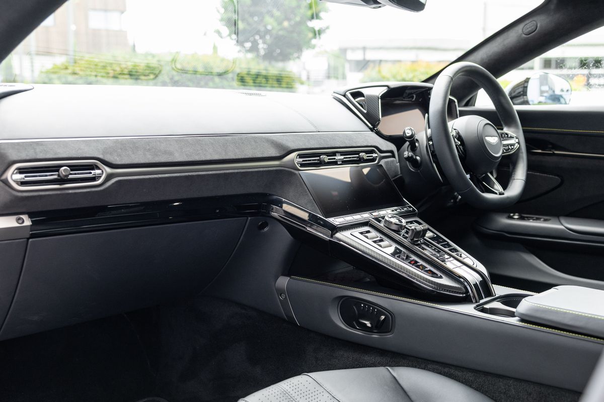 2025 Aston Martin Vantage