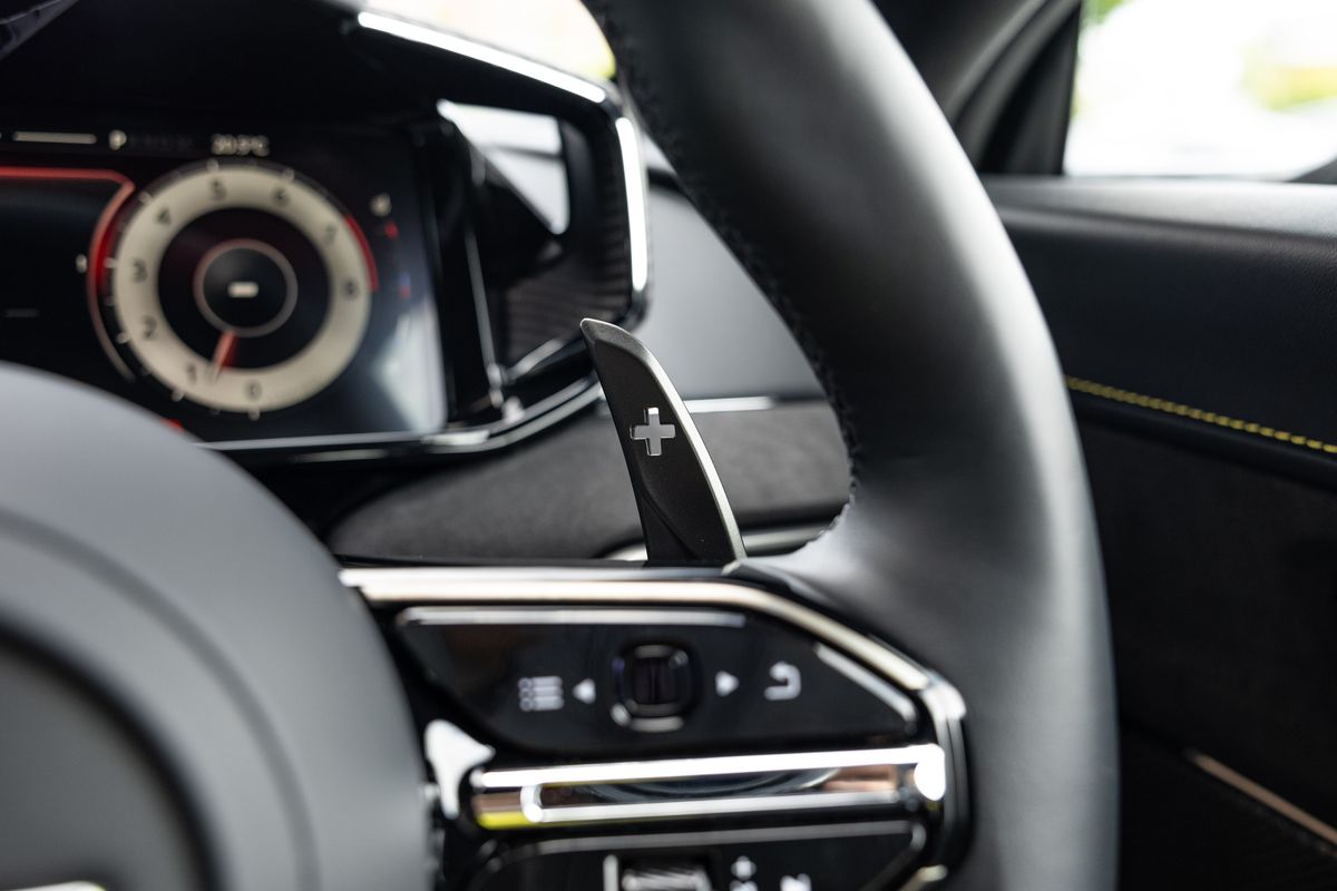 2025 Aston Martin Vantage