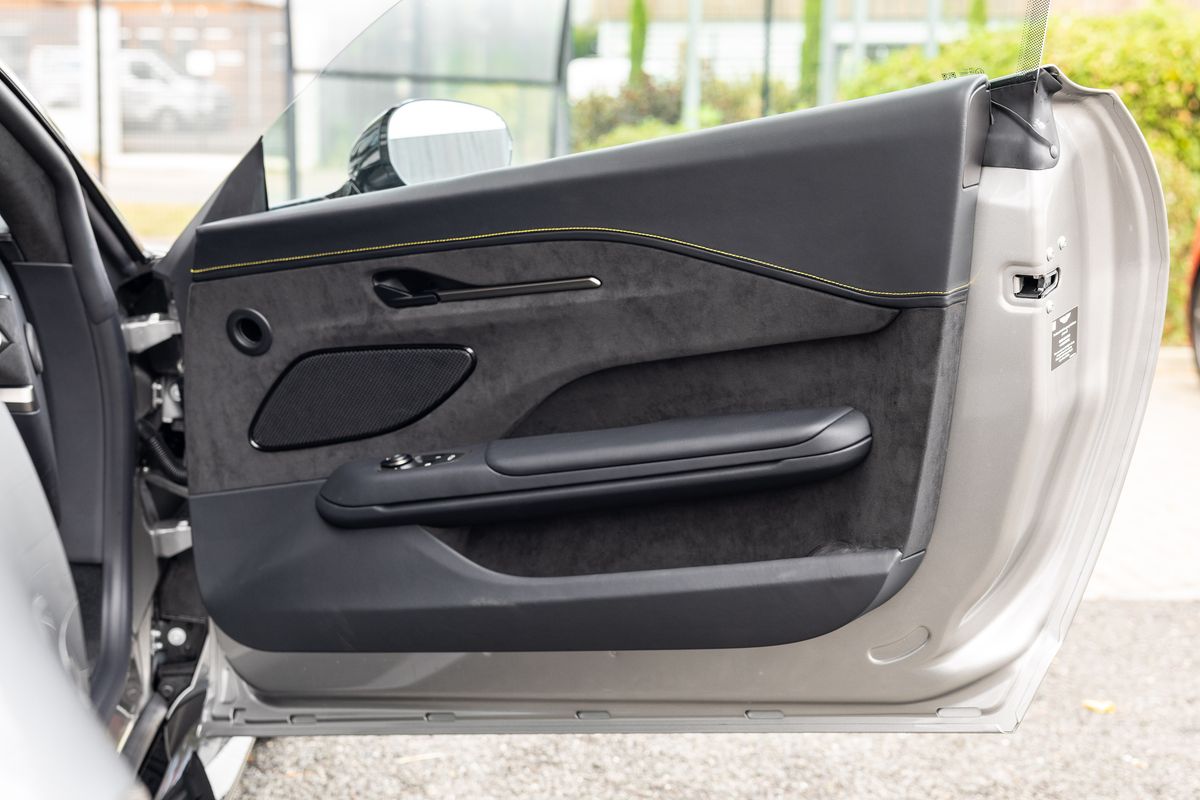 2025 Aston Martin Vantage