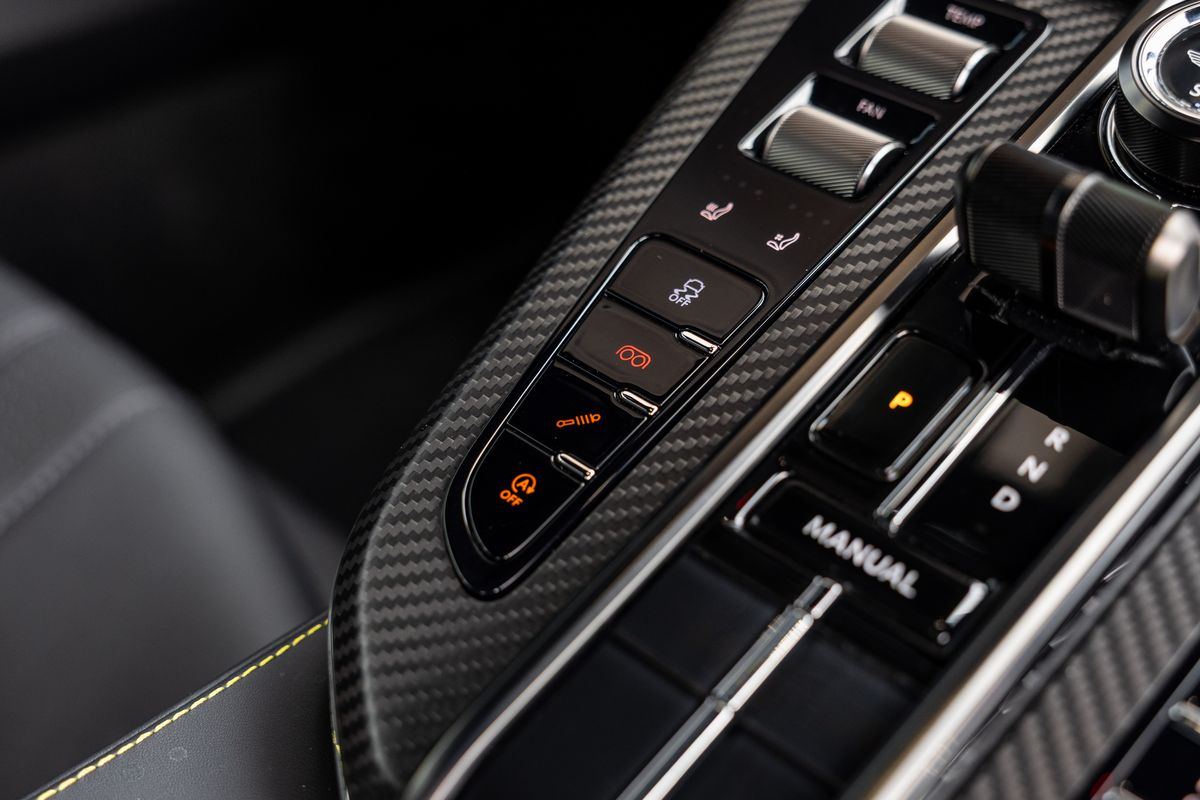 2025 Aston Martin Vantage
