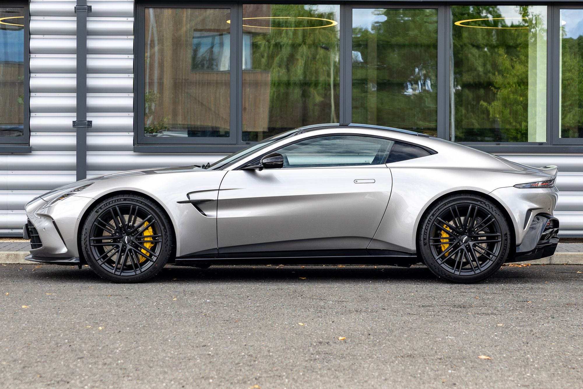 2025 Aston Martin Vantage