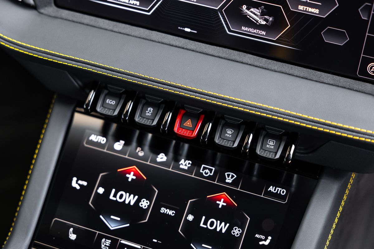 2025 Lamborghini Urus SE