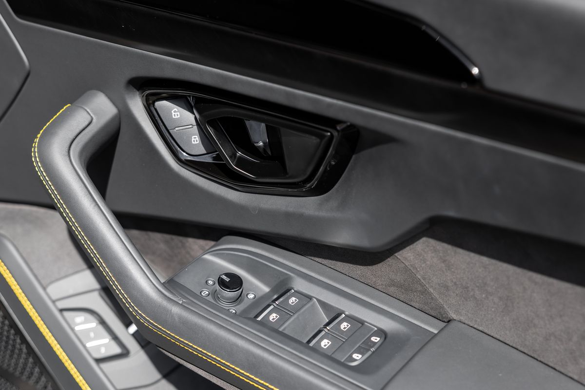 2025 Lamborghini Urus SE