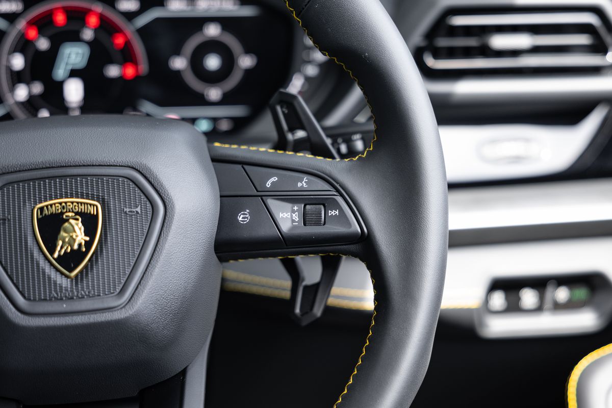 2025 Lamborghini Urus SE