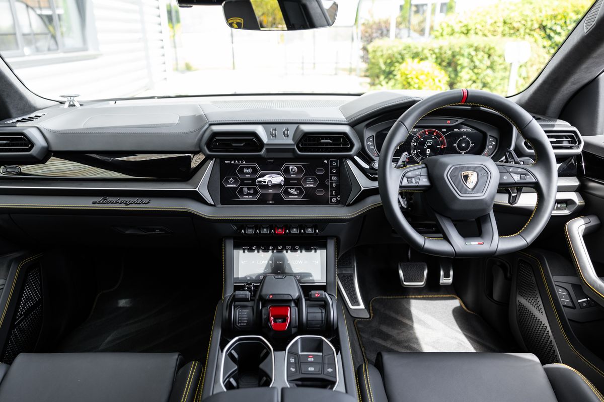 2025 Lamborghini Urus SE