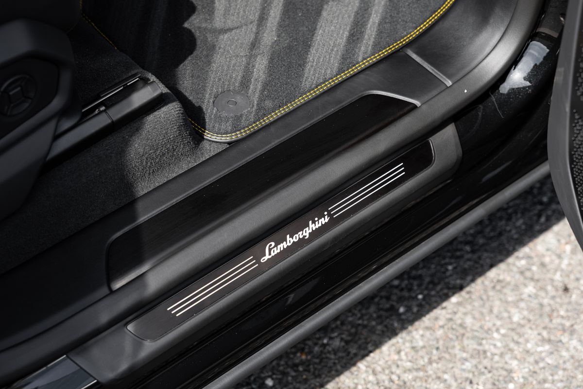 2025 Lamborghini Urus SE