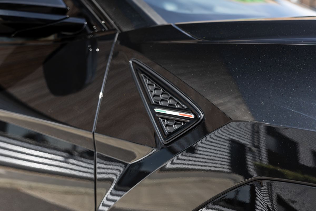 2025 Lamborghini Urus SE