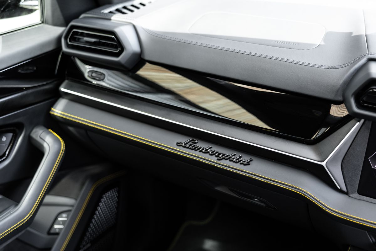 2025 Lamborghini Urus SE