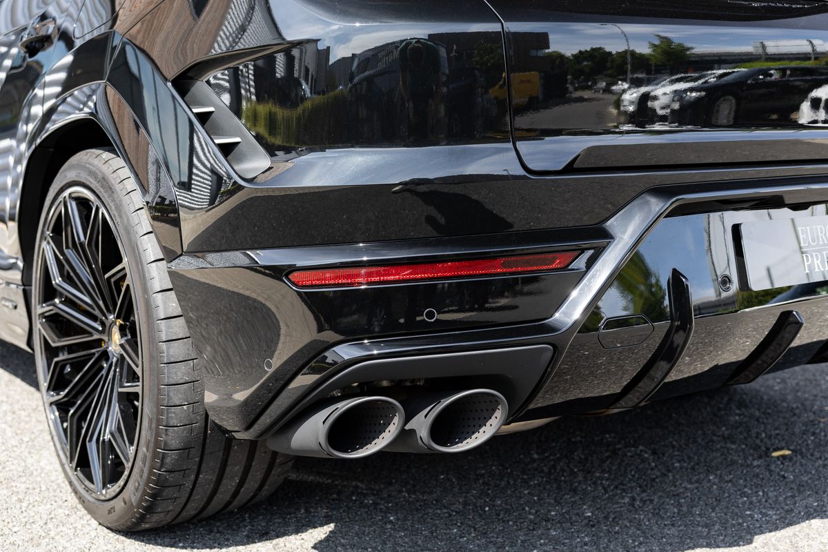 2025 Lamborghini Urus SE