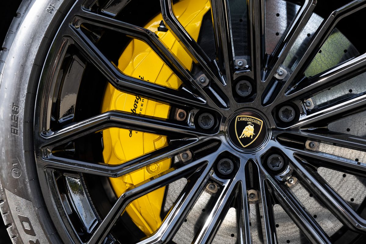 2025 Lamborghini Urus SE