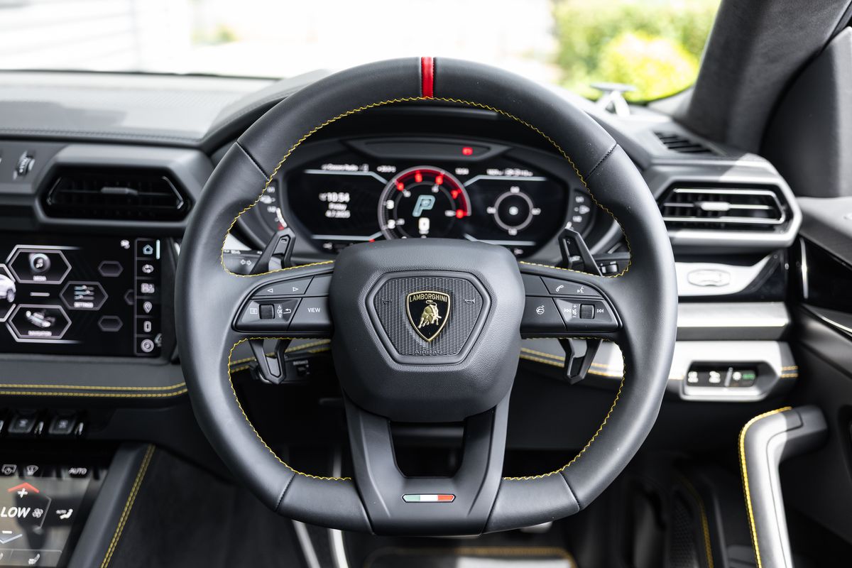 2025 Lamborghini Urus SE