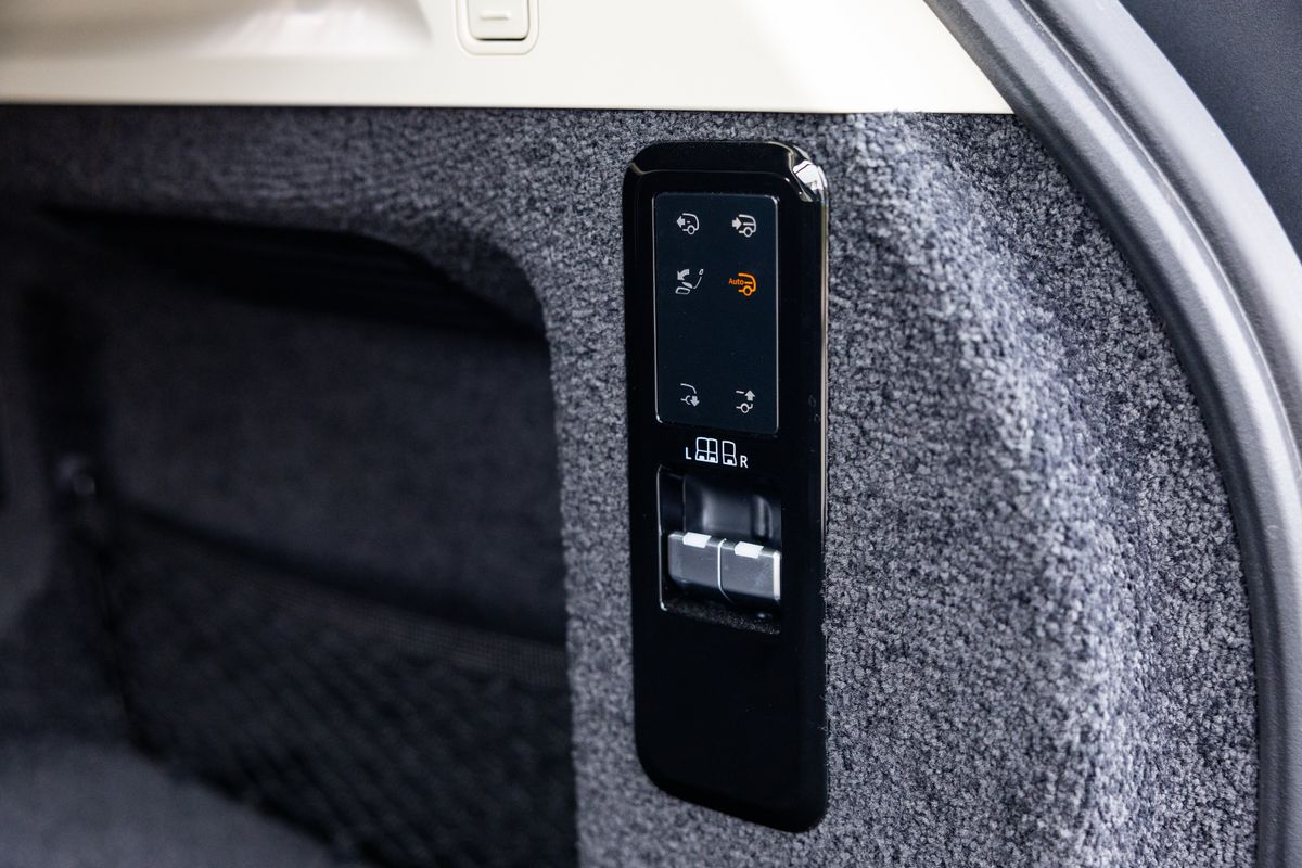 2023 Land Rover Range Rover SV Autobiography LWB