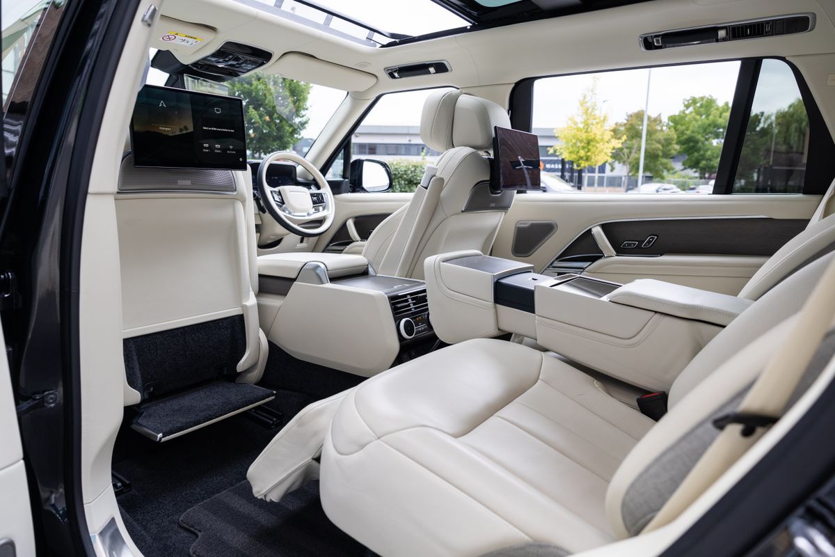 2023 Land Rover Range Rover SV Autobiography LWB
