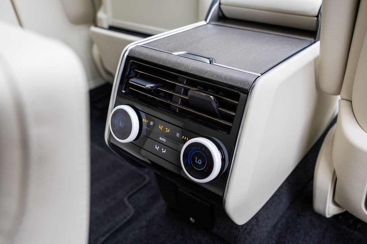 2023 Land Rover Range Rover SV Autobiography LWB