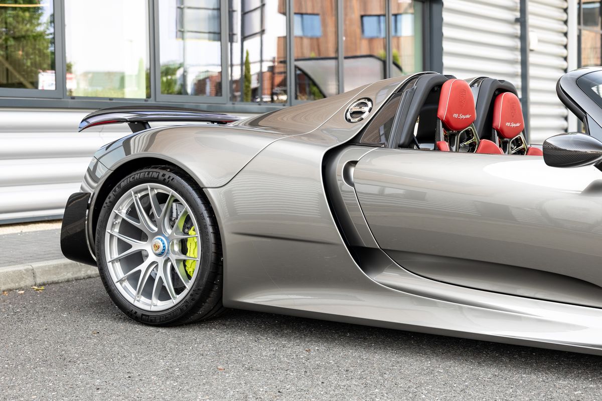 2015 Porsche 918 Spyder Weissach