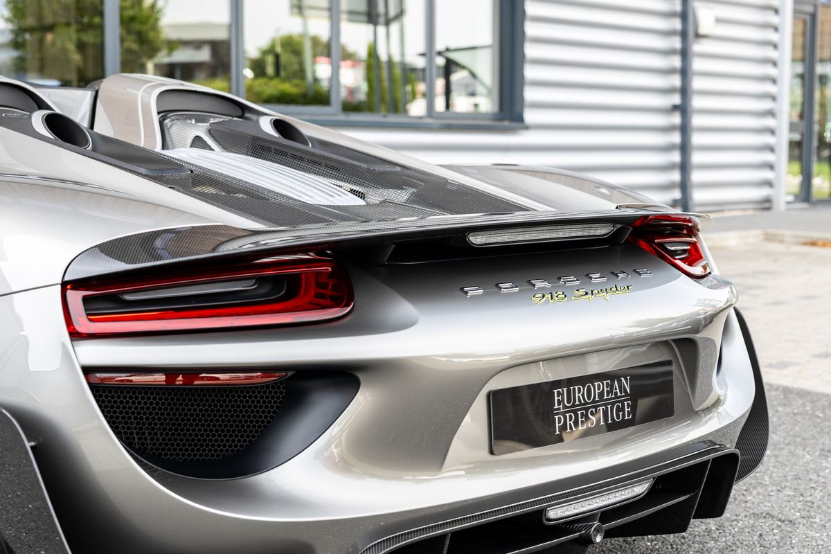 2015 Porsche 918 Spyder Weissach