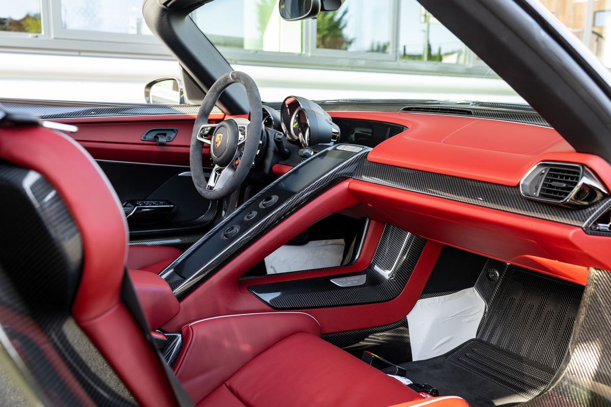 2015 Porsche 918 Spyder Weissach