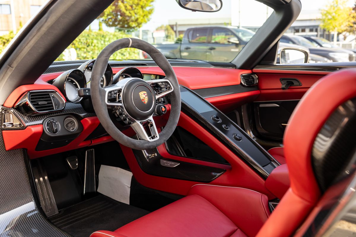 2015 Porsche 918 Spyder Weissach