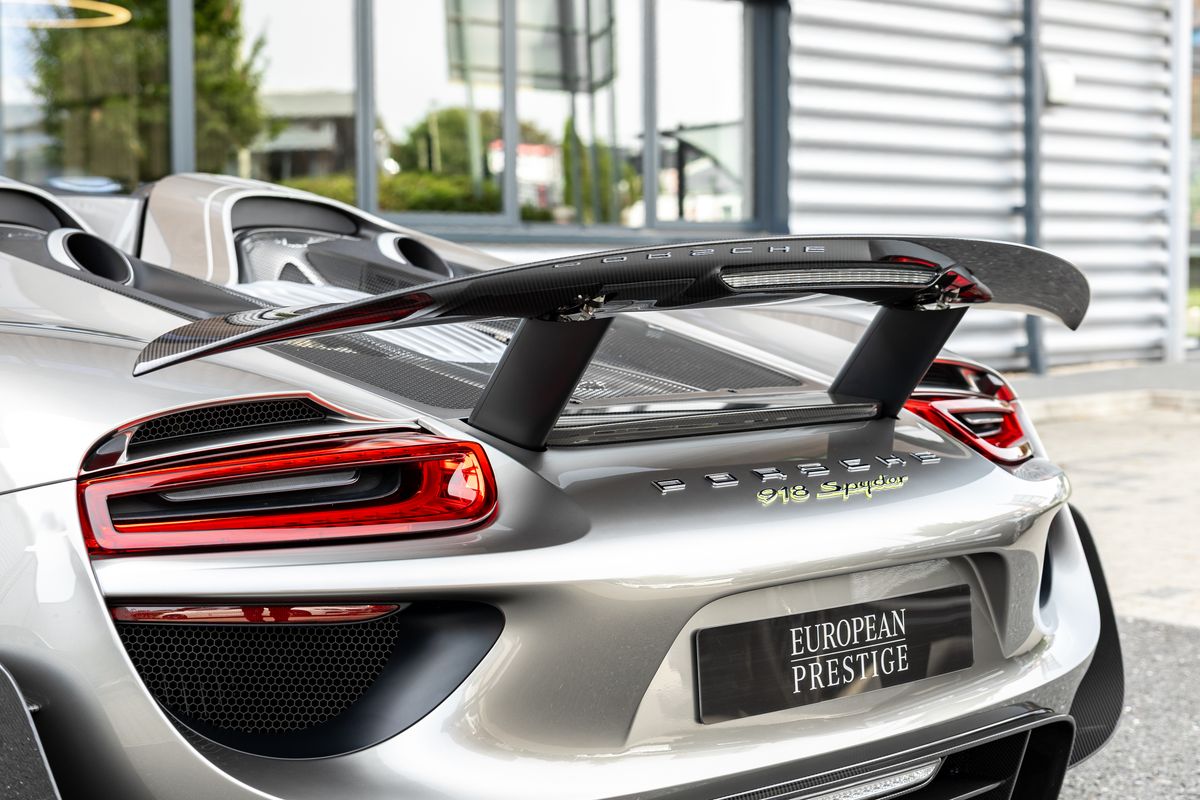 2015 Porsche 918 Spyder Weissach