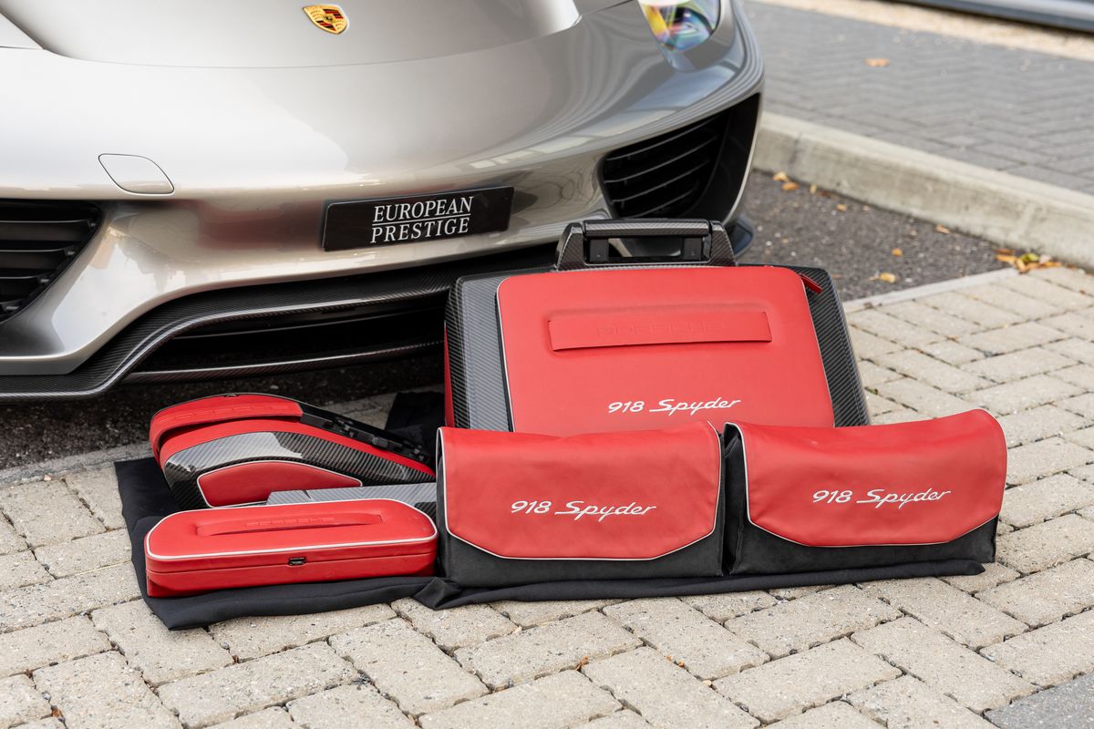 2015 Porsche 918 Spyder Weissach