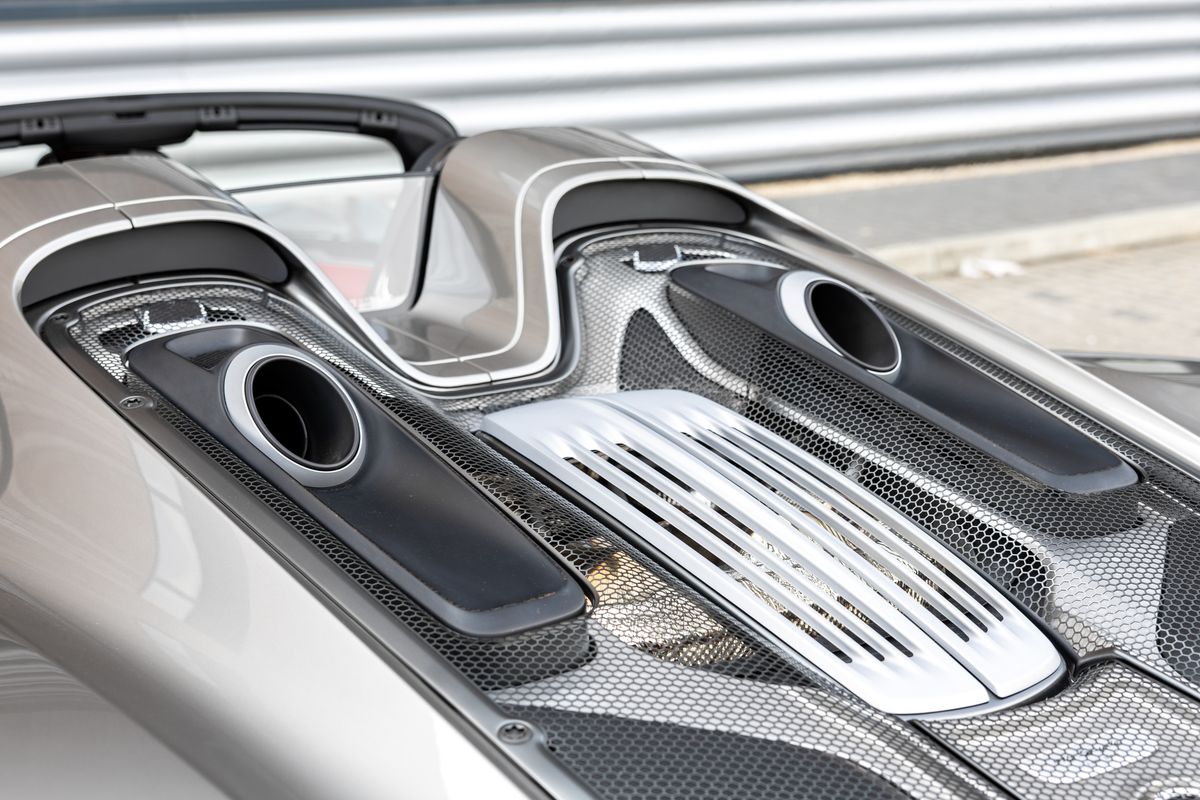 2015 Porsche 918 Spyder Weissach