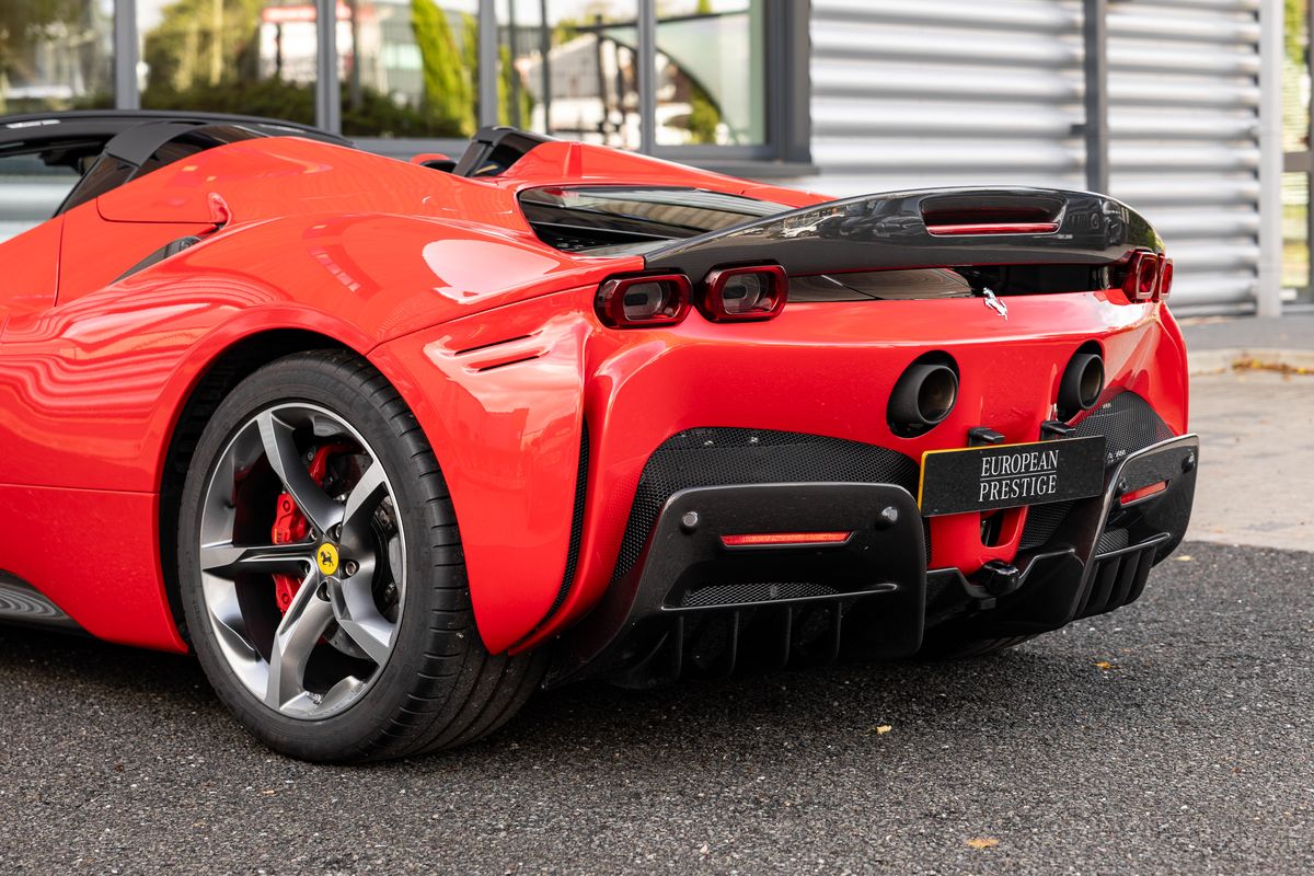 2022 Ferrari SF90 Spider Assetto Fiorano