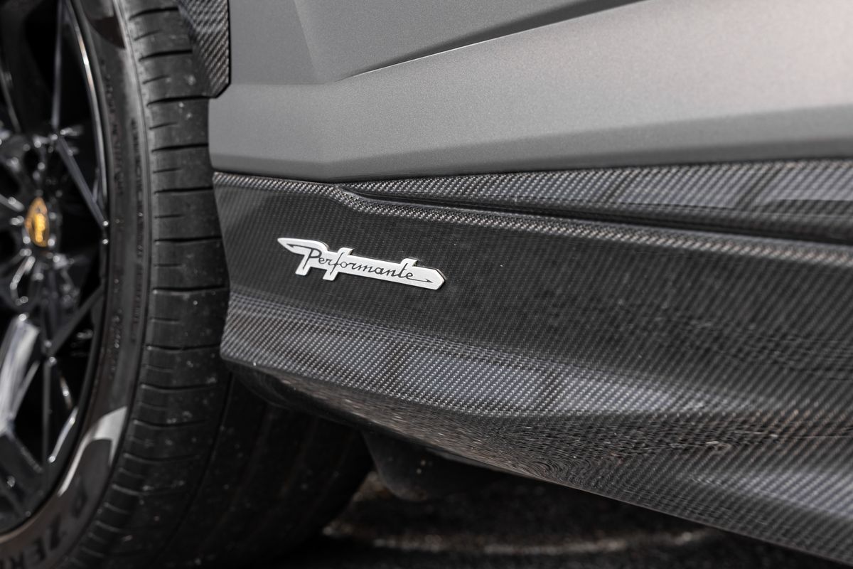2023 Lamborghini Urus Performante