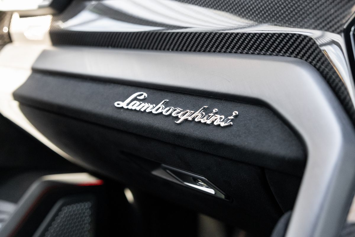 2023 Lamborghini Urus Performante