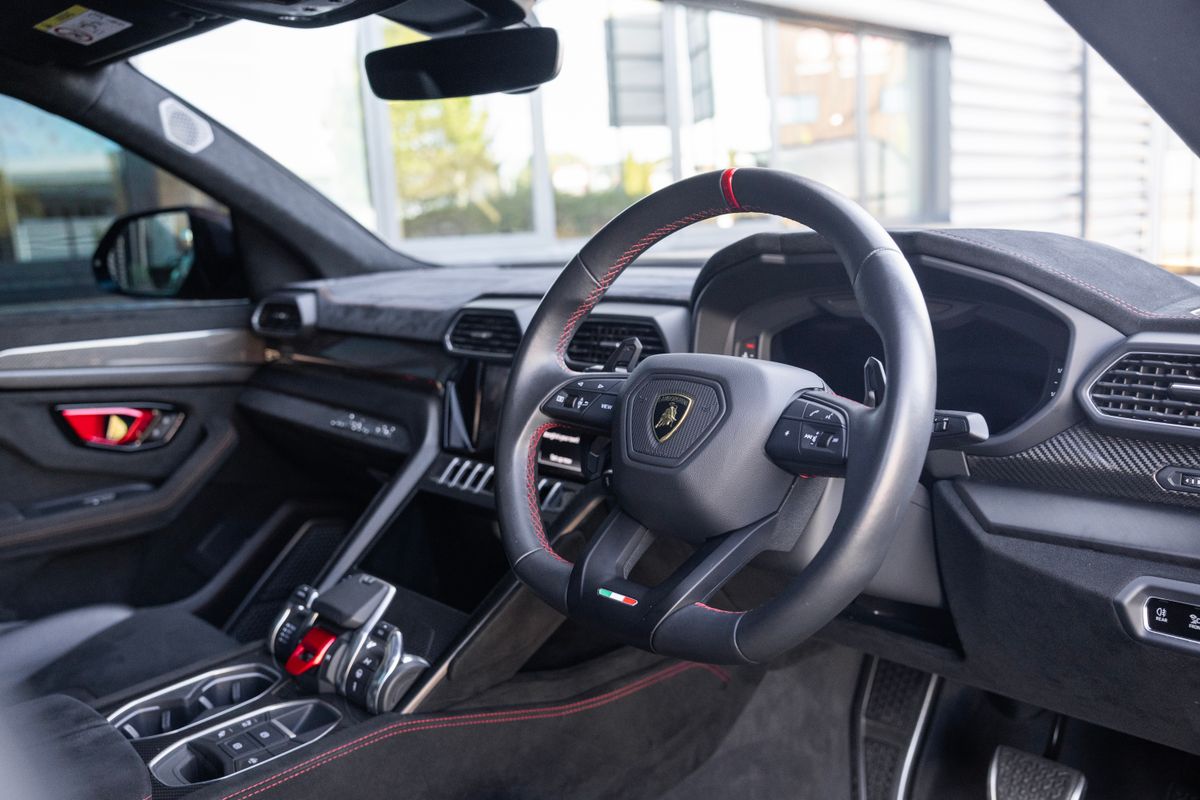 2023 Lamborghini Urus Performante