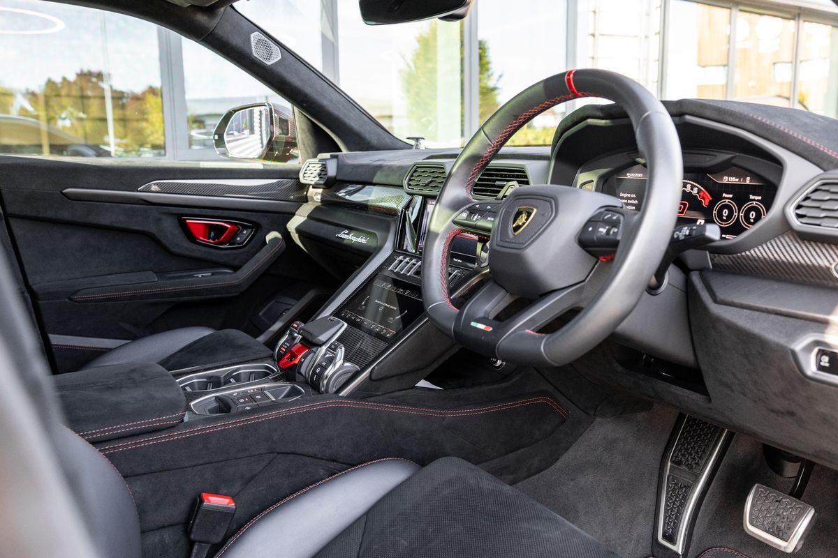 2023 Lamborghini Urus Performante