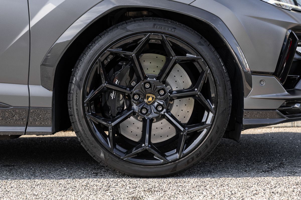 2023 Lamborghini Urus Performante