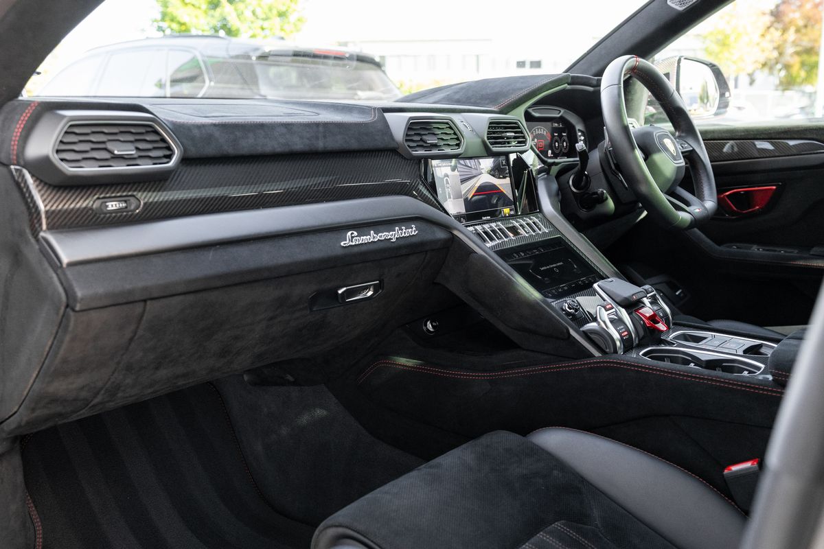 2023 Lamborghini Urus Performante