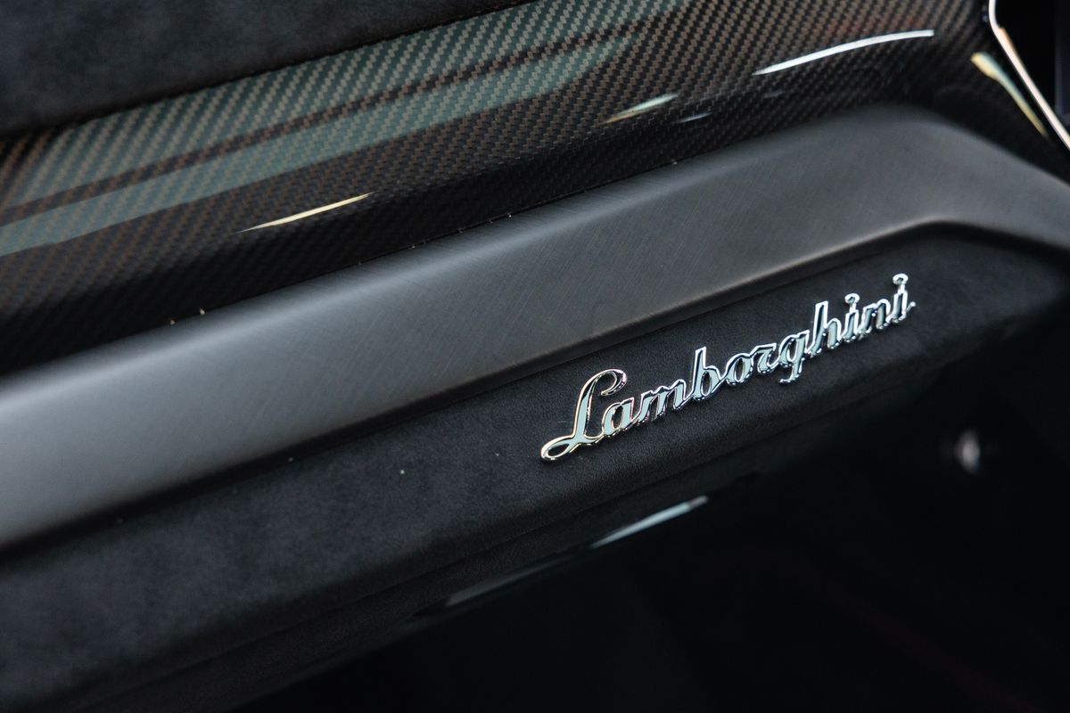 2023 Lamborghini Urus Performante